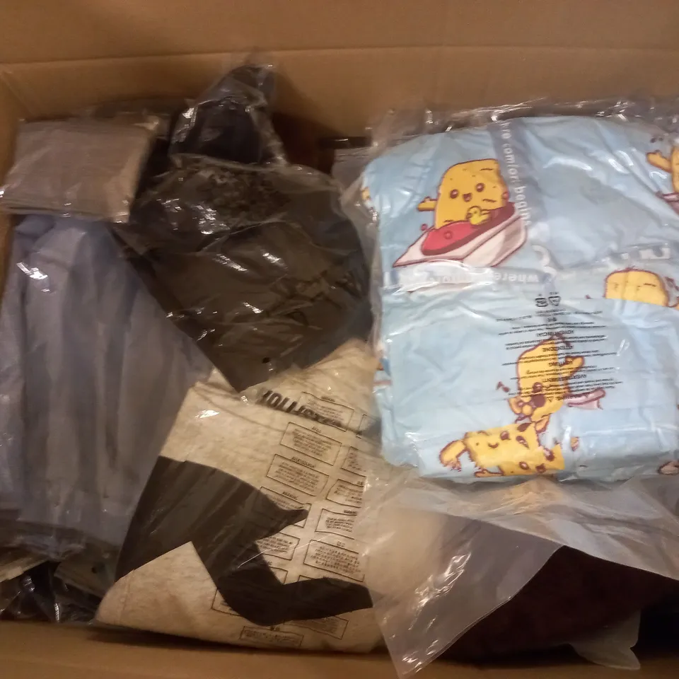 LARGE QUANTITY OF CLOTHING ITEMS TO INCLUDE , SWEATERS, JEANS, T-SHIRTS, ETC