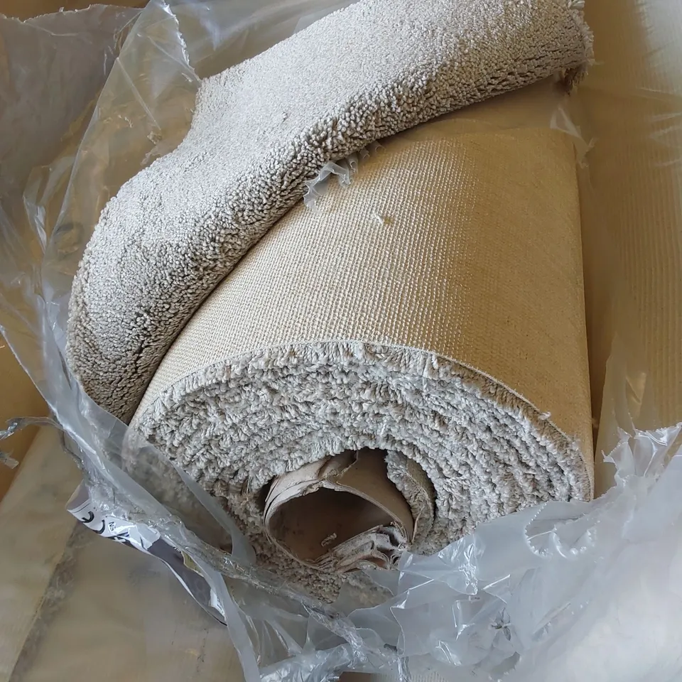 ROLL OF QUALITY EC HEARTLAND HEATHERS OYSTER CARPET // SIZE: APPROXIMATELY 5 X 7.9m