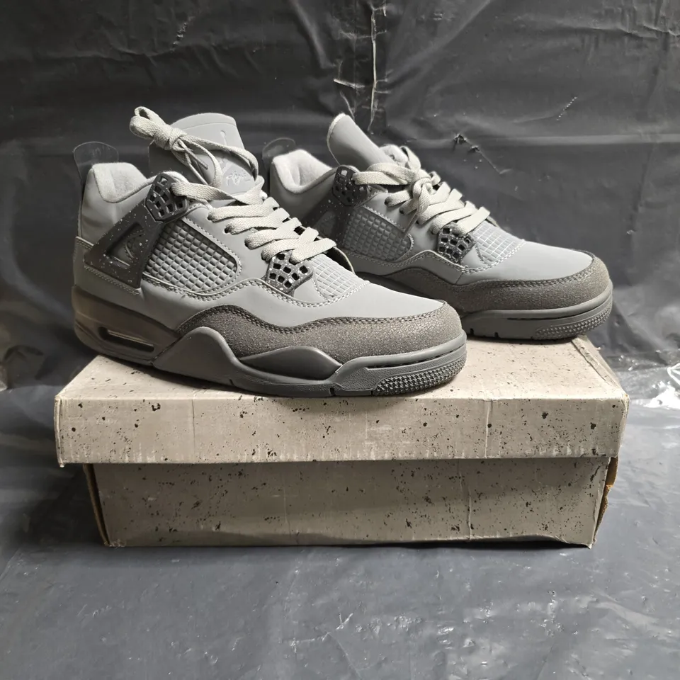 BOXED PAIR OF NIKE AIR JORDAN 4 RETRO SHOES IN GREY SIZE UK 7