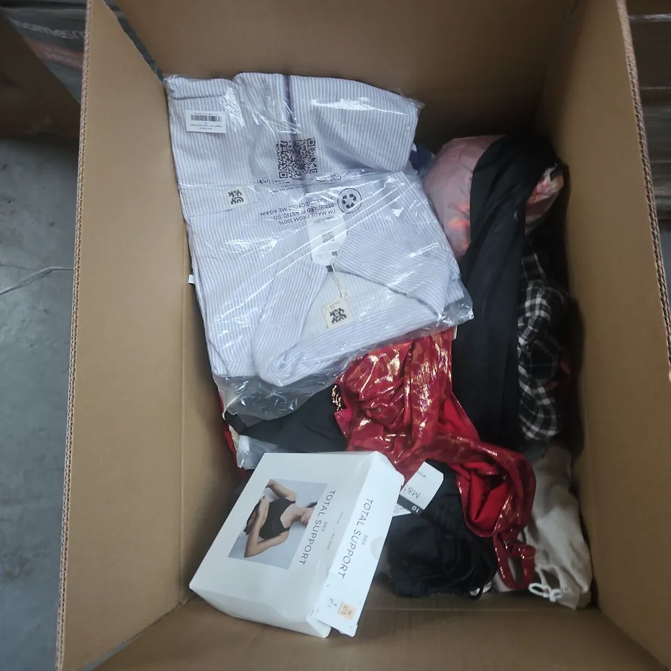 BOX OF APPROXIMATELY 20 ASSORTED CLOTHING TO INCLUDE: RIDGELINE FLEECE 