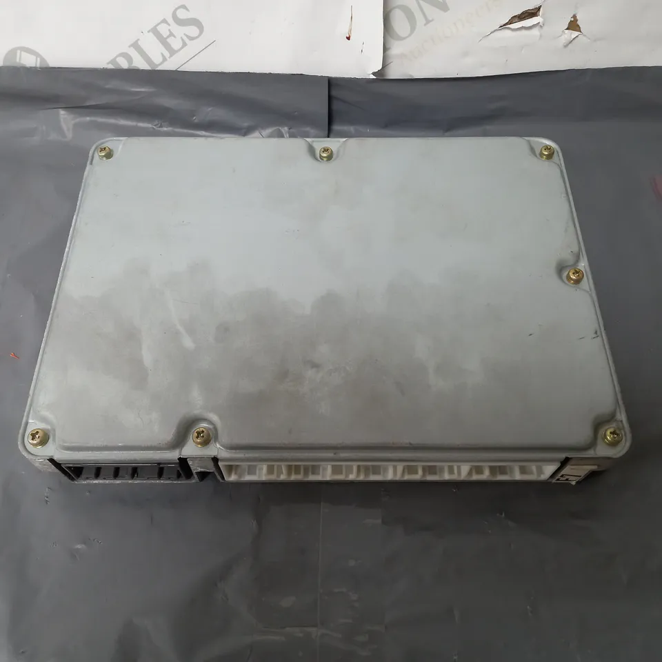DENSO TOYOTA ENGINE CONTROL MODULE 