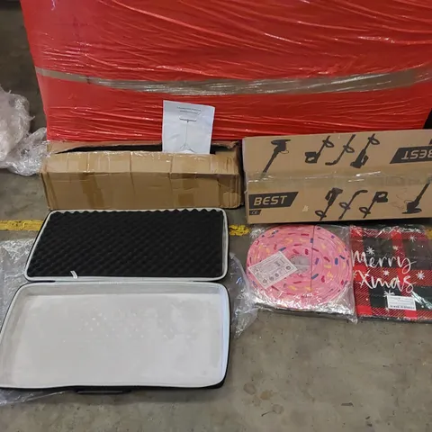 PALLET OF ASSORTED ITEMS INCLUDING: ELECTRIC LAWN MOWER, CLOTHES DRYING RACK, PROTECTIVE CARRY CASE, CHRISTMAS AND BIRTHDAY PARTY DECORATIONS