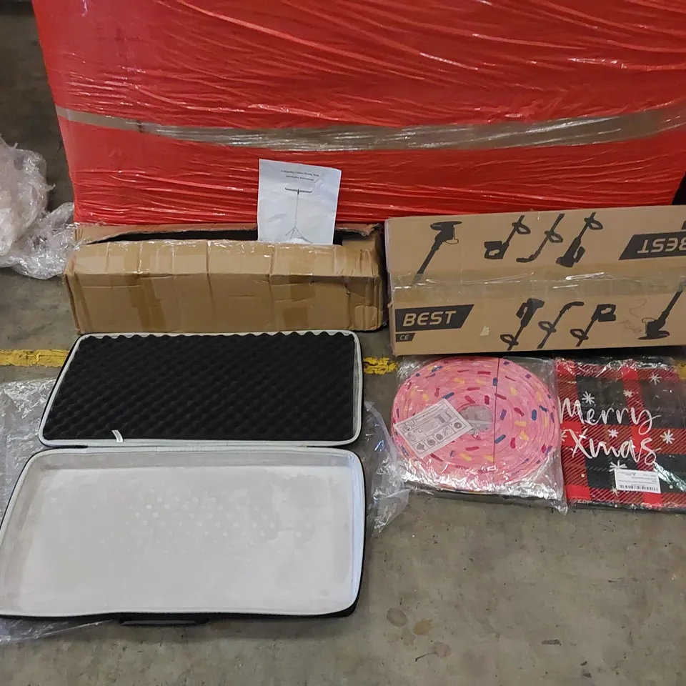 PALLET OF ASSORTED ITEMS INCLUDING: ELECTRIC LAWN MOWER, CLOTHES DRYING RACK, PROTECTIVE CARRY CASE, CHRISTMAS AND BIRTHDAY PARTY DECORATIONS 