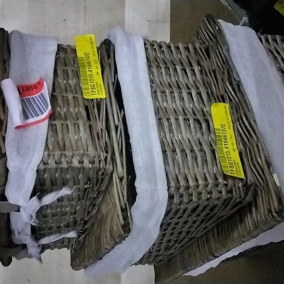 SET OF 3 GRADUATED WICKER BASKETS