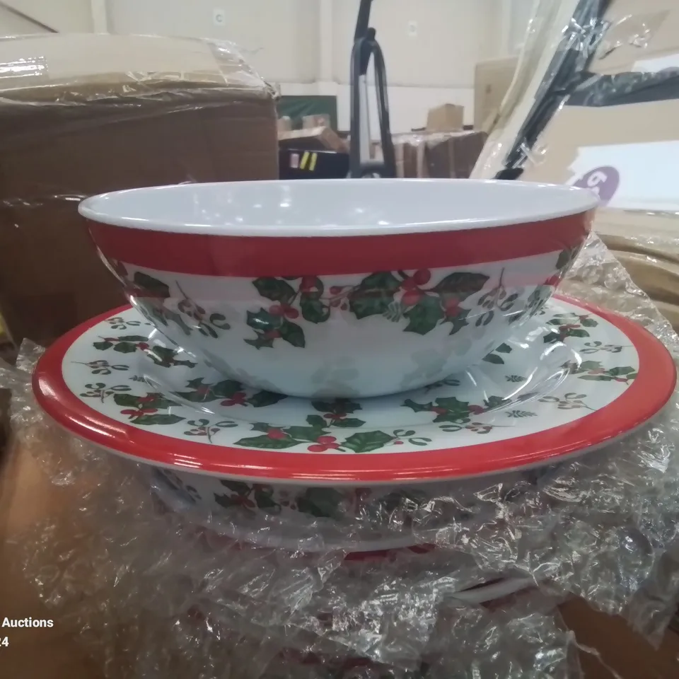 BOXED SET OF 4 CHRISTMAS THEMED BOWLS AND PLATES 