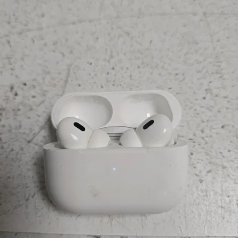 APPLE AIRPODS WITH CHARGING CASE – WHITE