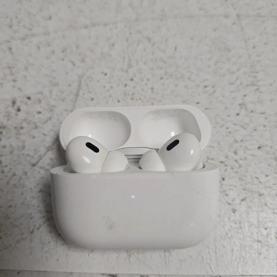 APPLE AIRPODS WITH CHARGING CASE – WHITE