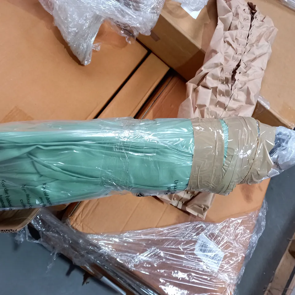 OUTLET INNOVATORS 2.7M HANOI PARASOL