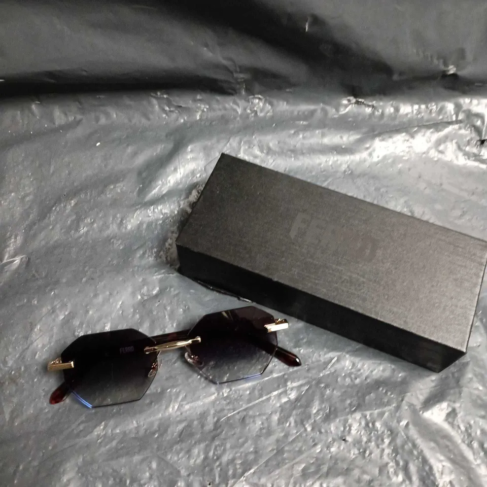 FERRO EYEWEAR SUNGLASSES – BLACK HEXAGONAL LENSES WITH CASE