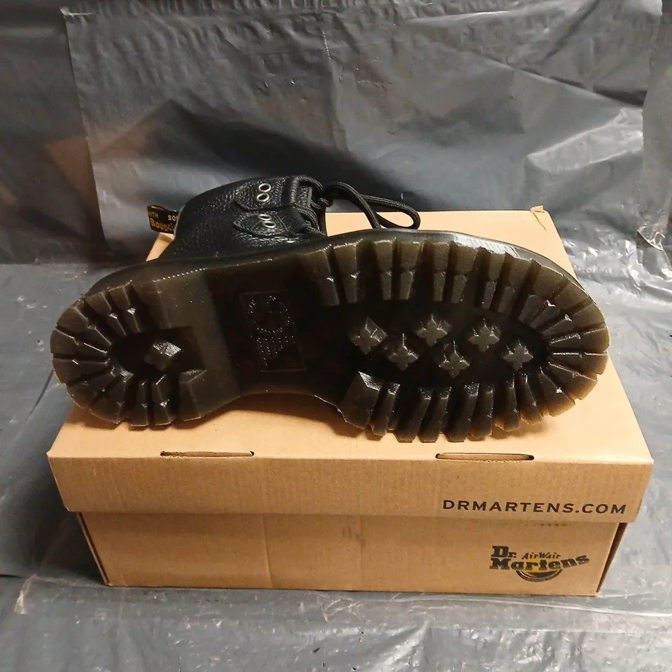 DR. MARTENS 1460 8-EYE BLACK LEATHER BOOTS UK 6