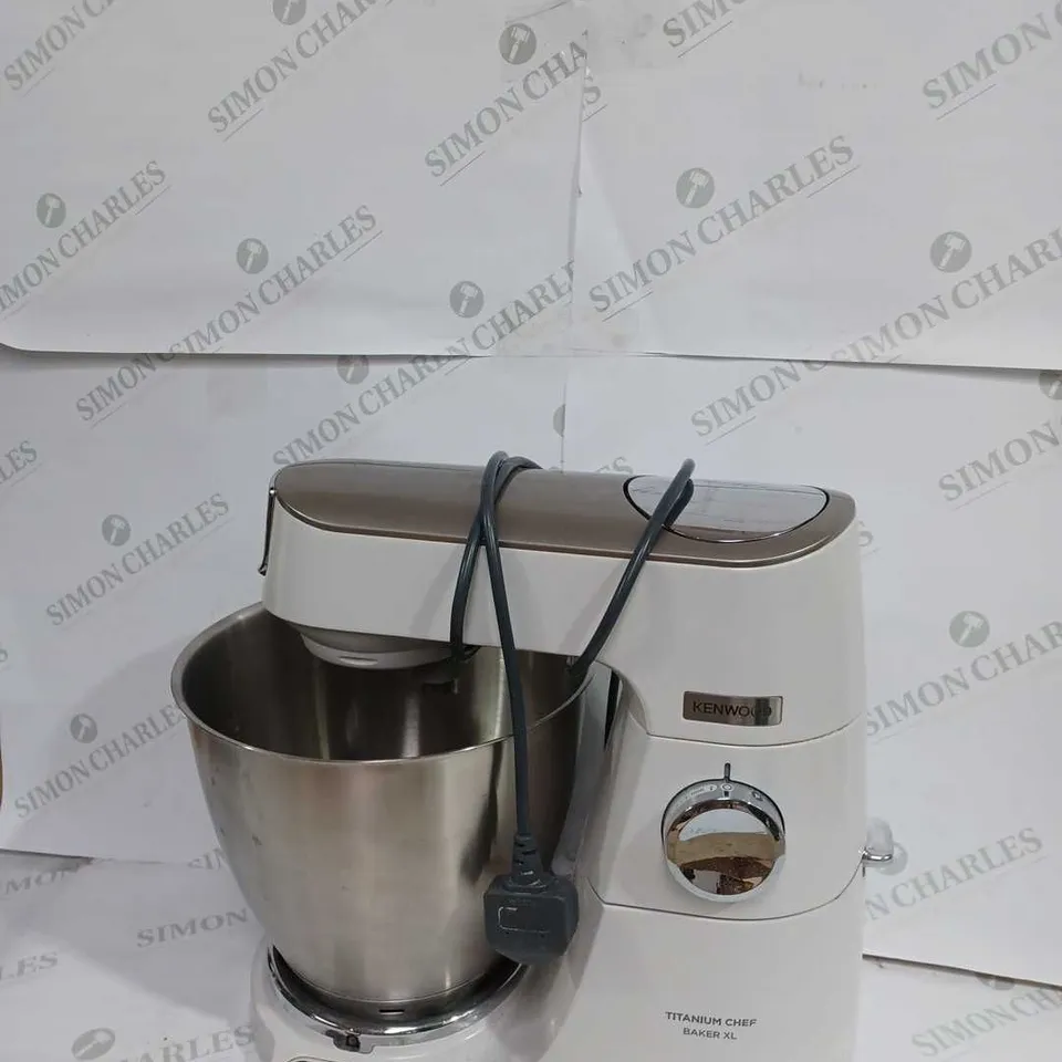 KENWOOD TITANIUM CHEF BAKER XL STAND MIXER