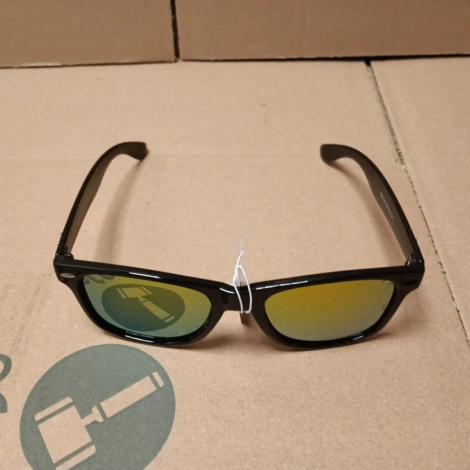 RAY-BAN SUNGLASSES – BOXED
