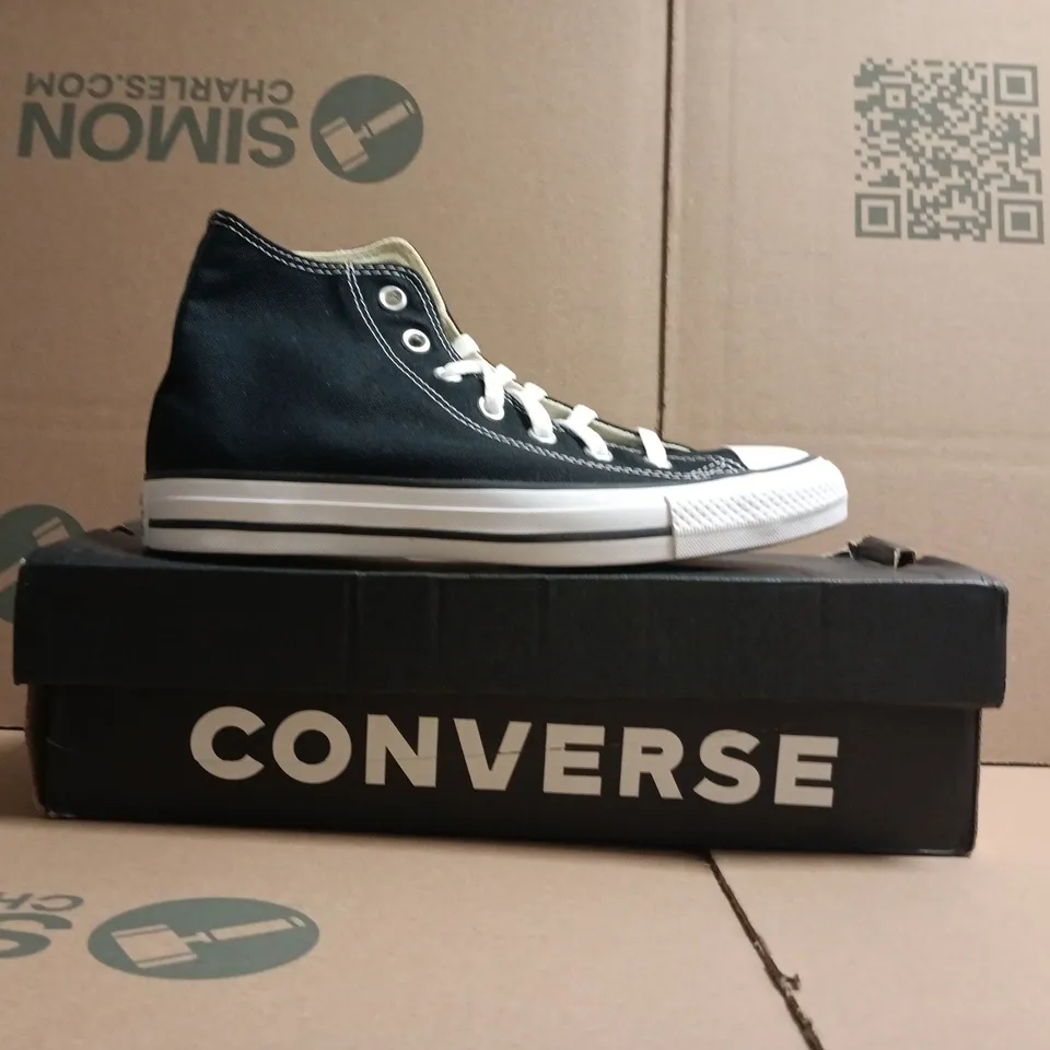 BOXED PAIR OF CONVERSE ALL STAR HI TOP SHOES IN BLACK/WHITE SIZE UK 6