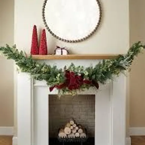 BOXED 180cm GREEN BERRIES AND FOLIAGE MANTLE CHRISTMAS GARLAND