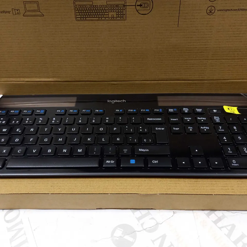 LOGITECH K750 WIRELESS SOLAR KEYBOARD FOR WINDOWS, QWERTY SPANISH LAYOUT - BLACK