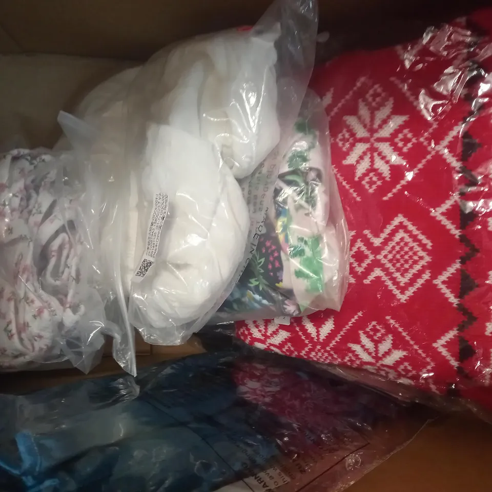BOX OF APPROXIMATELY 10 ASSORTED CLOTHING AND FASHION ITEMS OF VARIOUS COLOURS AND STYLES TO INCLUDE ADDAX, EVANS, ETC
