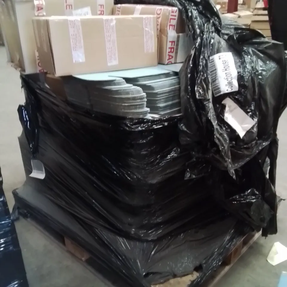 PALLET CONTAINING A LARGE QUANTITY OF NOVELTEA BUILD UP BOXES