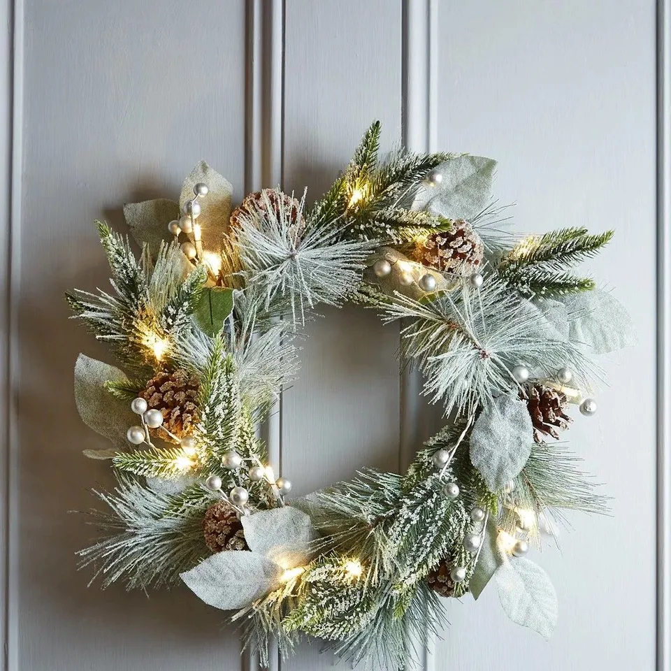 PINECONES PRE-LIT CHRISTMAS WREATH