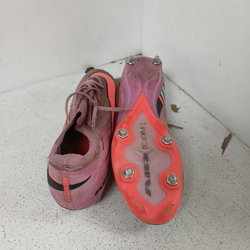NIKE PINK MEN'S FOOTBALL BOOTS (UK 10)– USED