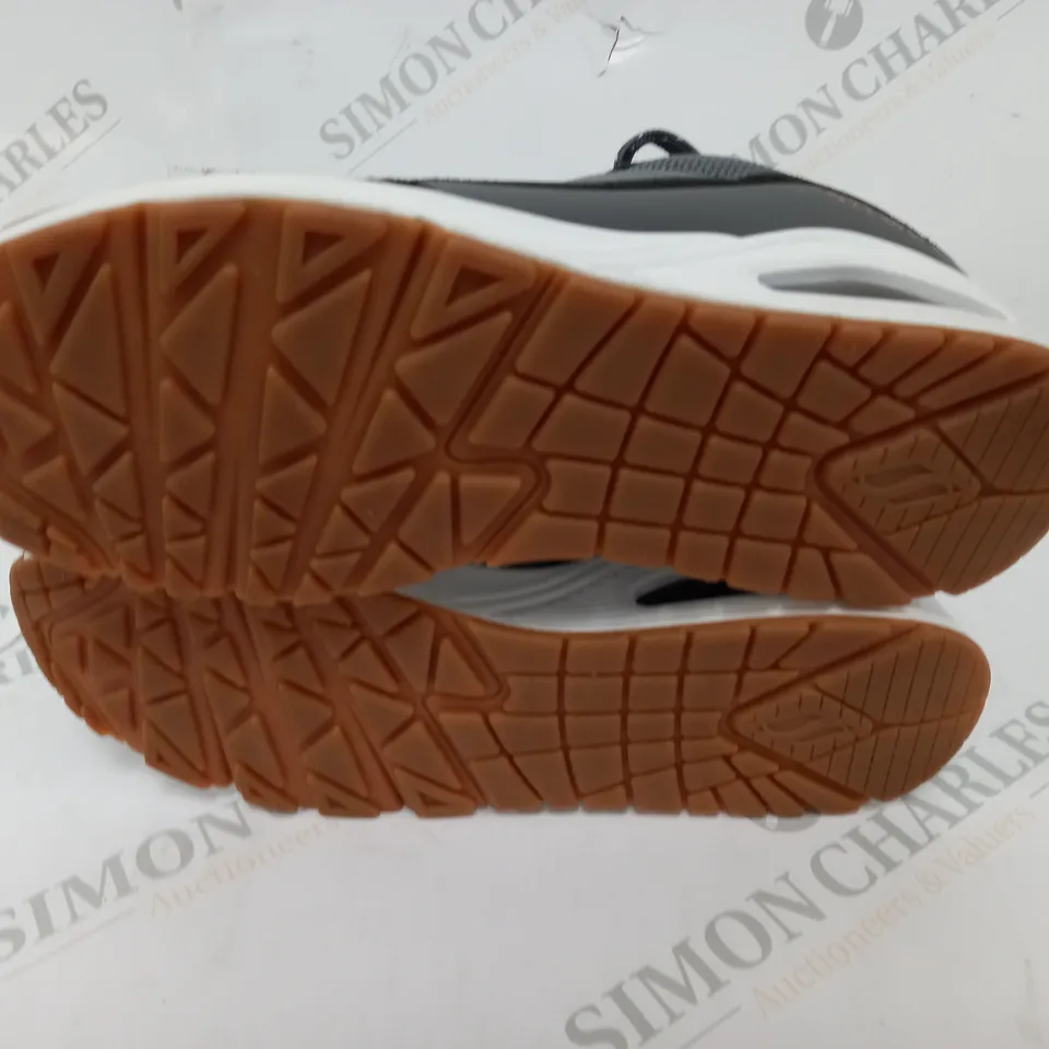 SKECHERS UNO TRAINERS IN GREY - 6