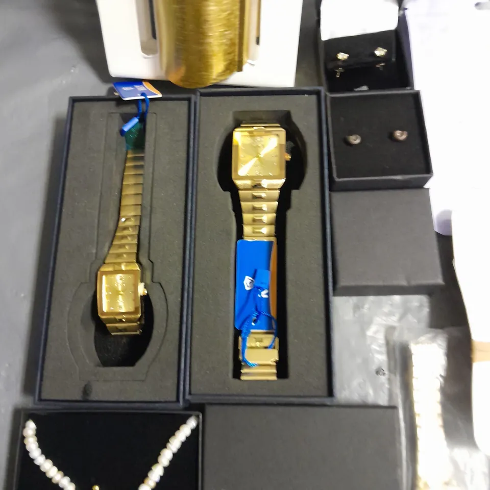 LOT OF ASSORTED JEWELLERY AND WATCH ITEMS 