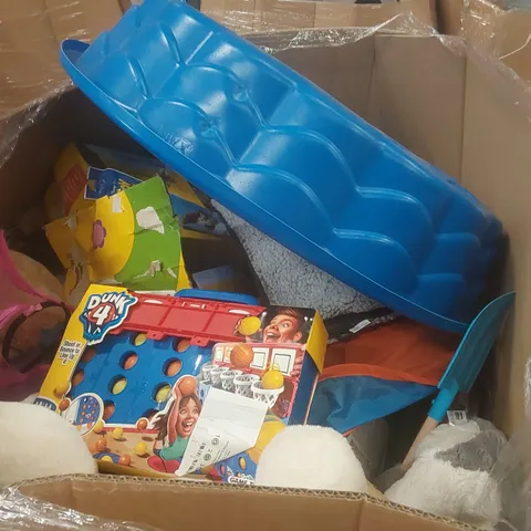 PALLET CONTAINING A VERY LARGE QUANTITY OF ASSORTED CHILDREN'S TOYS INCLUDING: SAND PIT, SOFT TOYS, DUNK 4 GAME ECT
