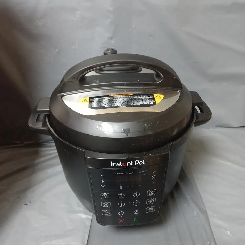 BOXED INSTANT POT CLASSIC 5.7L MULTI-COOKER