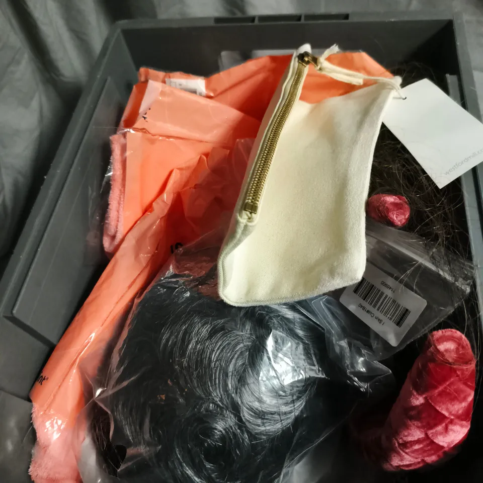 APPROXIMATELY 15 ASSORTED HEALTH & BEAUTY PRODUCTS INCLUDING LILETS TAMPONS AND SHAPERMINT AIR WRAP TOWEL