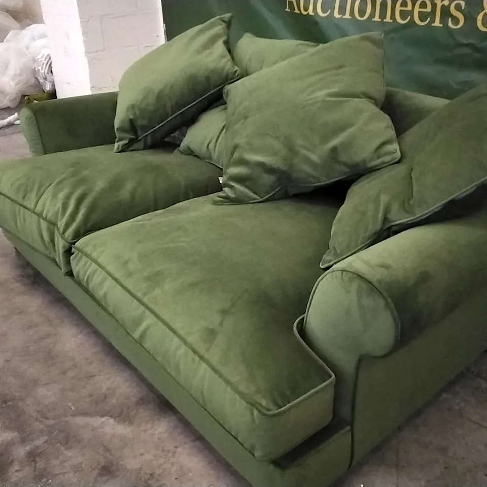 QUALITY BRITISH DESIGNER LOUNGE CO BRONWYN 3 SEATER SOFA WOODLAND MOSS VELVET WITH SCATTERBACK CUSHIONS