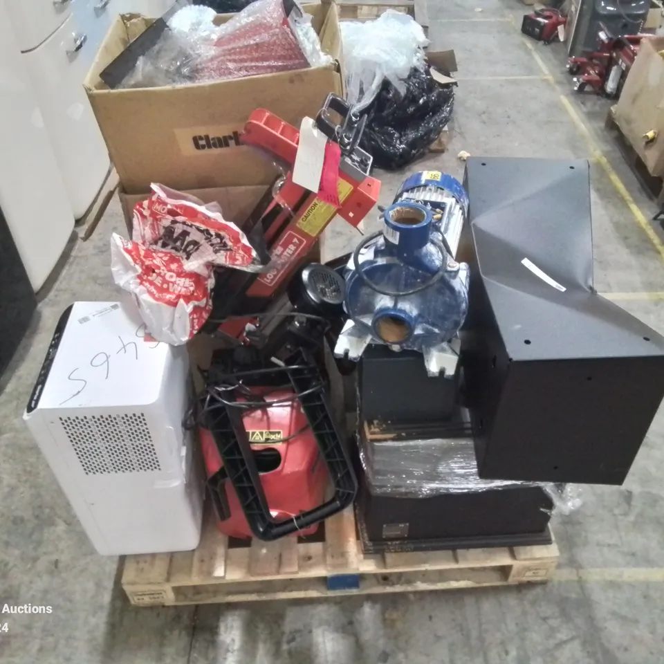 PALLET CONTAINING VARIOUS TOOLS AND SCRAP ENGINES (SPARES AND REPAIRS) PARTS