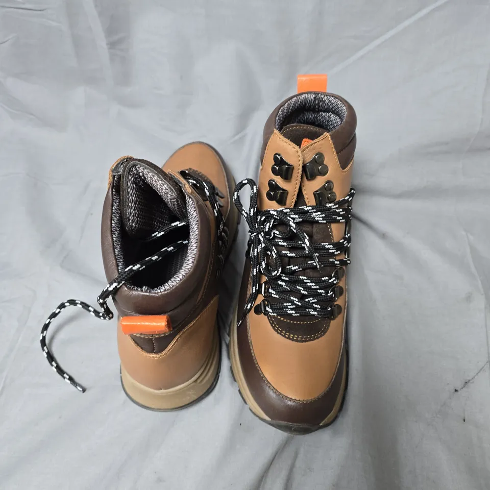 ADESSO MEN'S HIKING BOOTS – BROWN/TAN LEATHER WITH RUGGED OUTSOLE-SIZE EUR 39