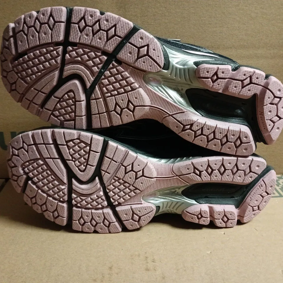 NEW BALANCE WOMEN'S RUNNING SHOES IN BLACK & PINK - UK 6.5