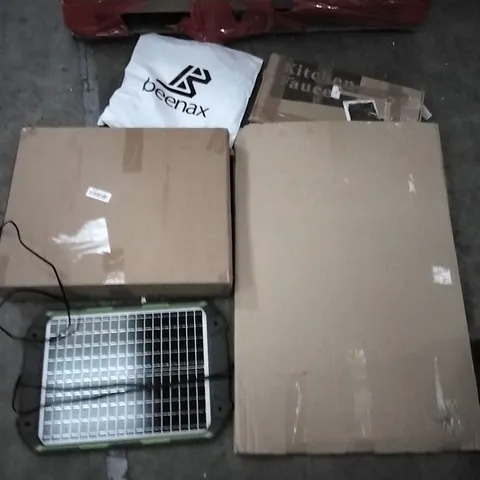 PALLET OF ASSORTED ITEMS INCLUDING BEENAX, CANDORA, FABIAN CLARKE HOTELS FRAMES, SANDING POP UP BATHING TENT