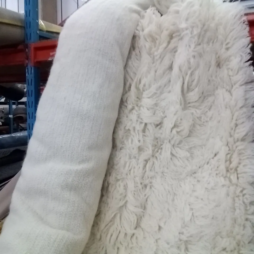 CREAM WOOL SHAGGY RUG SIZE UNSPECIFIED 