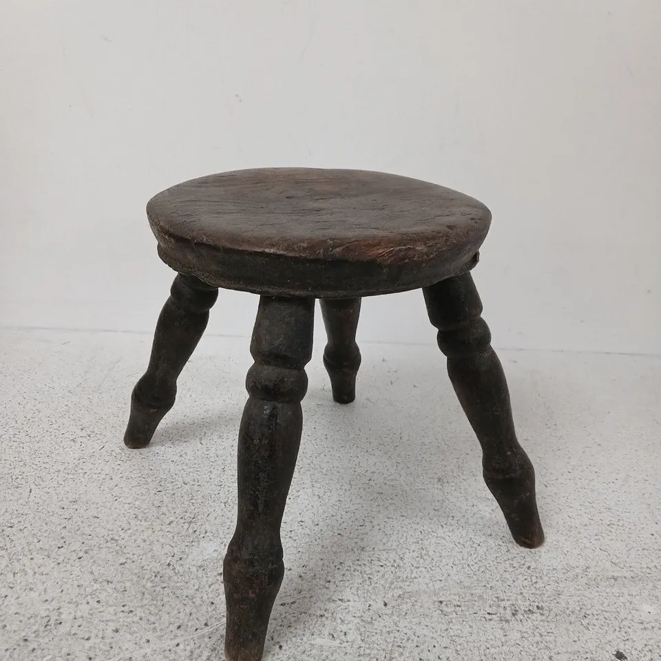 WOODEN ROUND-TOP STOOL