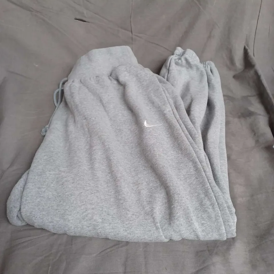 NIKE JOGGERS IN GREY SIZE L