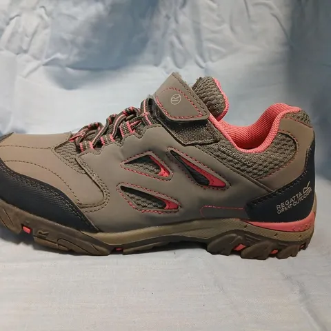 REGATTA GREAT OUTDOORS KIDS' HIKING SHOES – GREY WITH PINK, UK 2.5 (EU 34) 