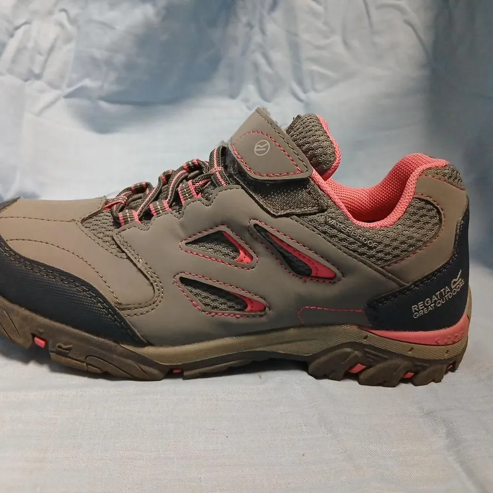 REGATTA GREAT OUTDOORS KIDS' HIKING SHOES – GREY WITH PINK, UK 2.5 (EU 34) 