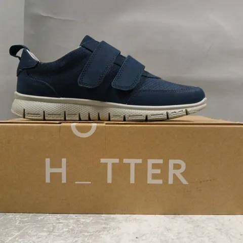 BOXED PAIR OF HOTTER ENERGY WIDE SHOES IN NAVY SIZE UK 4