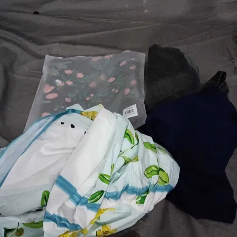 APPROXIMATELY 25 ASSORTED CLOTHING AND FASHION PRODUCTS IN VARIOUS STYLES AND SIZES - COLLECTION ONLY