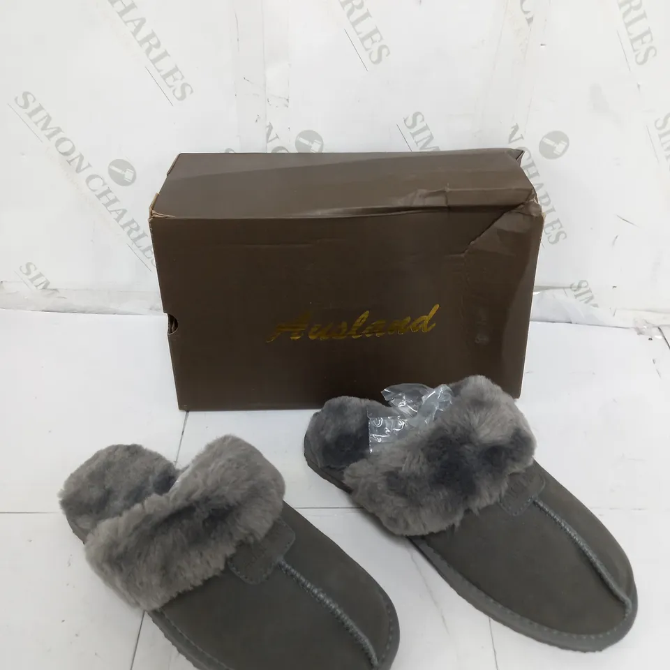 BOXED PAIR OF AUSLAND WOMENS LEATHER WARM SLIPPERS IN WINTAR UK 3/4