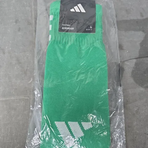 ADIDAS AEROREADY FOOTBALL TEAM SLEEVE 23 SOCKS IN GREEN/WHITE SIZE MEDIUM