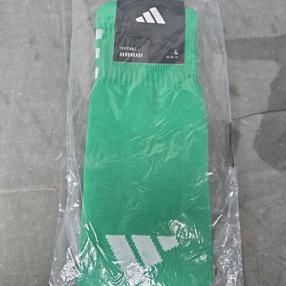 ADIDAS AEROREADY FOOTBALL TEAM SLEEVE 23 SOCKS IN GREEN/WHITE SIZE MEDIUM