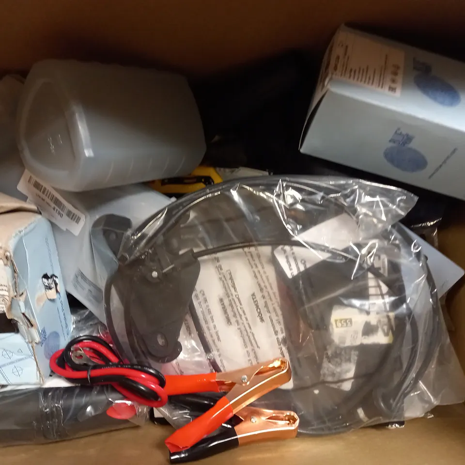 BOX OF APPROXIMATELY 15 ASSORTED ITEMS TO INCLUDE KEY FOB, MASTER LOCK, LENS REPAIR TAPE, ETC - COLLECTION ONLY