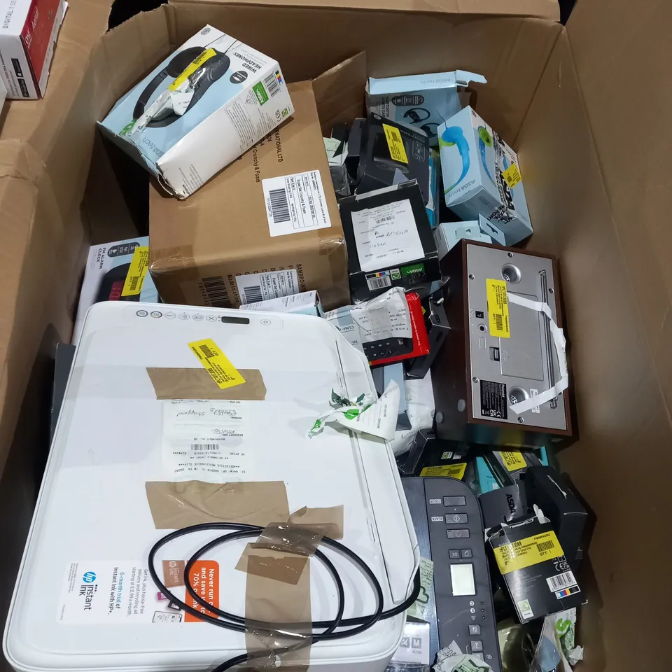 LARGE BOX OF ASSORTED ELECTRICAL GOODS TO INCLUDE;