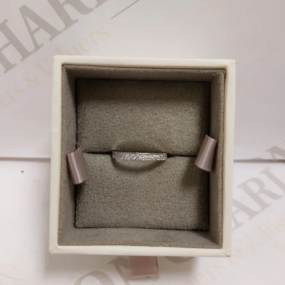 CLARO JEWELS SILVER BAND RING WITH SPARKLE STONES