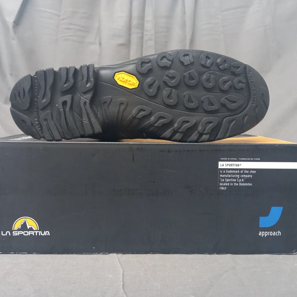 BOXED PAIR OF LA SPORTIVA SHOES IN GREY/NEON GREEN UK SIZE 7.5