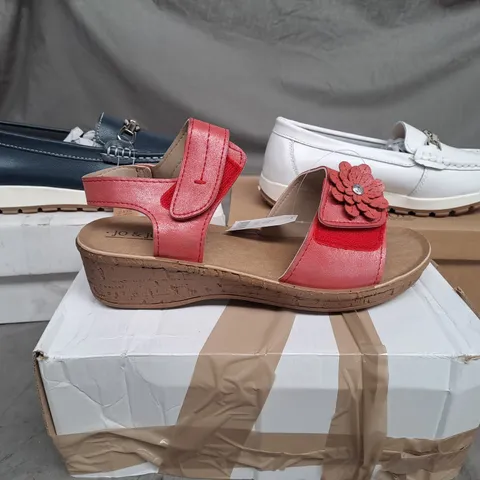 APPROXIMATELY 10 BOXED PAIRS OF ASSORTED SHOES IN VARIOUS STYLES & SIZES 