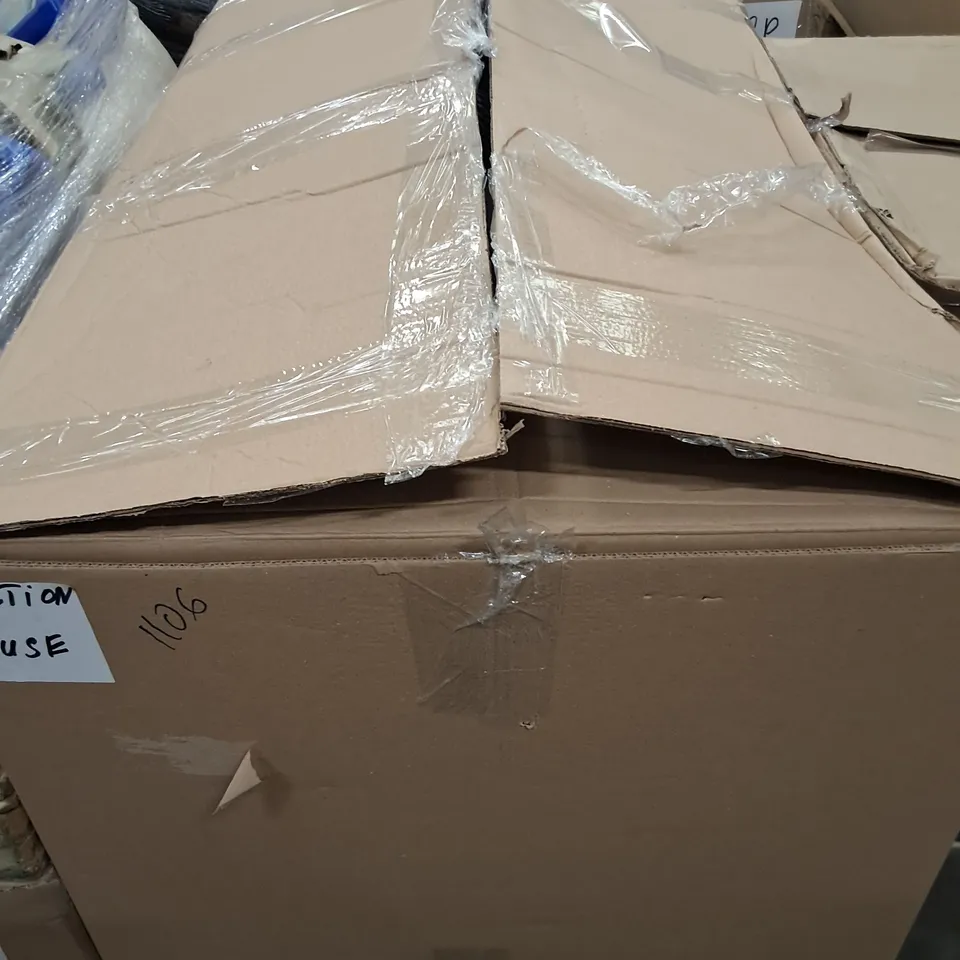 PALLET OF ASSORTED HOME FABRIC ITEMS TO INCLUDE POUFFES AND OUTDOOR RUGS