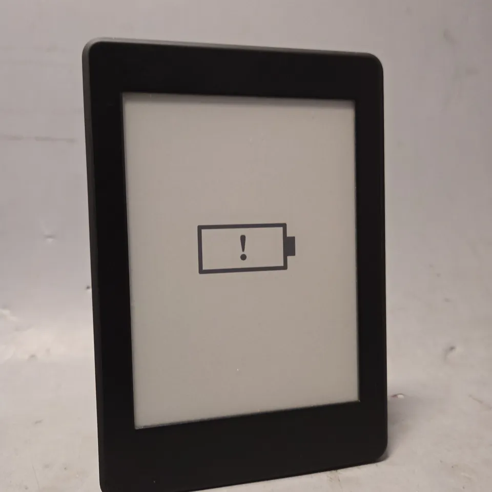 AMAZON KINDLE E-READER